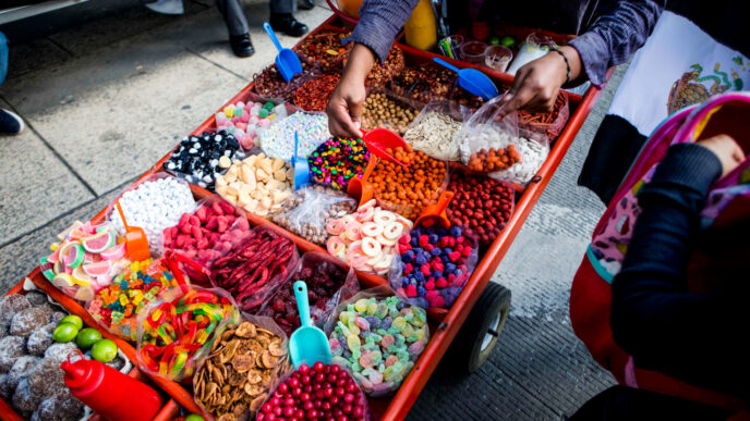 City/Destination.

Carro de dulces en México, variedad de golosinas en venta. Escena cultural de la ciudad. #InmobiliareSummits #Mexico #RealEstate