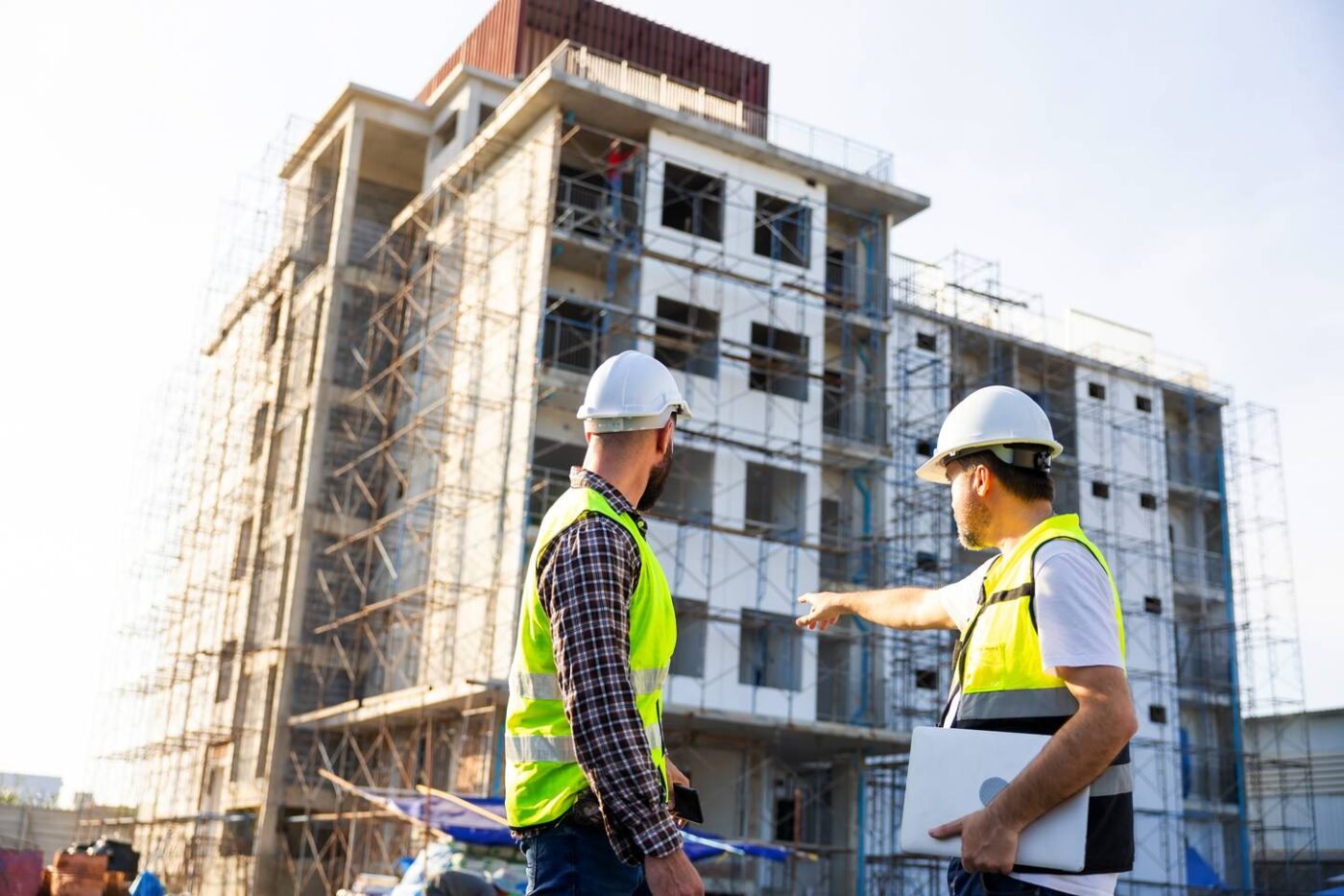 Venue/architecture.

Supervisores inspeccionan obra de rascacielos en Acapulco, México. El proyecto inmobiliario destaca en Inmobiliare Summits LATAM.