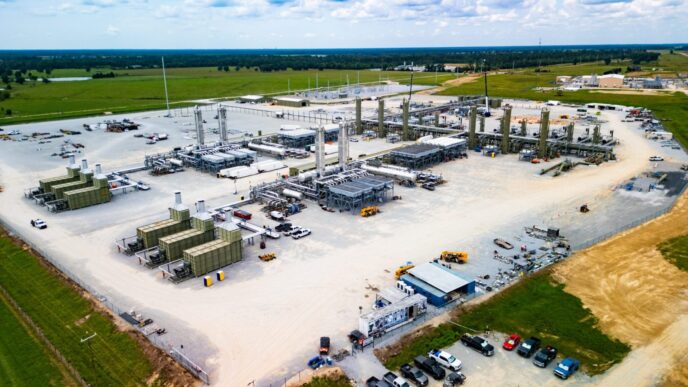 Classification: venue/architecture
Vista aérea de una planta industrial con maquinaria y edificios. Amplio terreno con instalaciones de procesamiento. Infraestructura de energía.