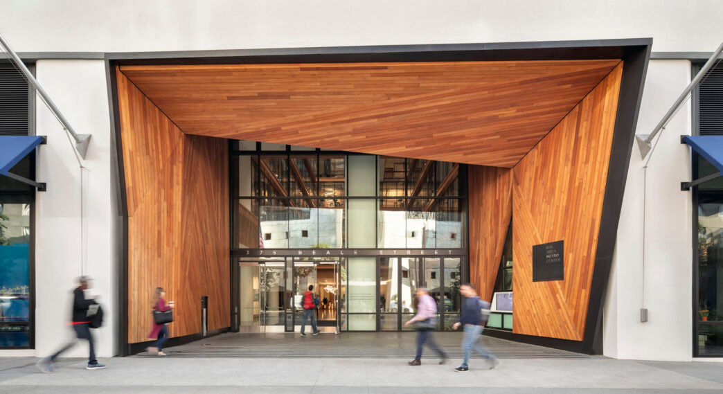 Venue/architecture.

Fachada del edificio 175 Beale Street, posible sede de Inmobiliare Summits. Diseño moderno en madera, real estate en la city.