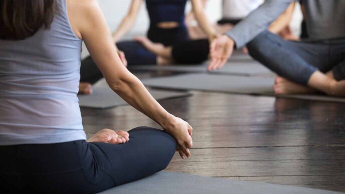 networking/expo
Grupo de personas meditando en clase de yoga, parte de proyectos wellness en hostelería en Inmobiliare Summits, evento real estate en México.