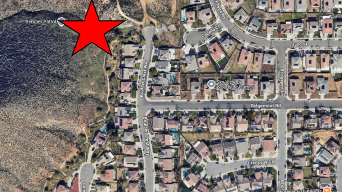 Vista aérea de zona urbana y natural en REBS Puebla. Estrella roja marca ubicación clave para el debate sobre crecimiento sostenible y planificación.