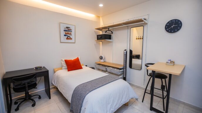 Venue/Architecture.

Habitación amueblada en Puebla. Diseño moderno y funcional, ideal para vivienda. Inmobiliare Summits analiza tendencias del real estate en México.