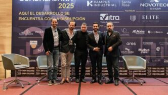 Panelists pose on stage at the Guadalajara 2025 event.