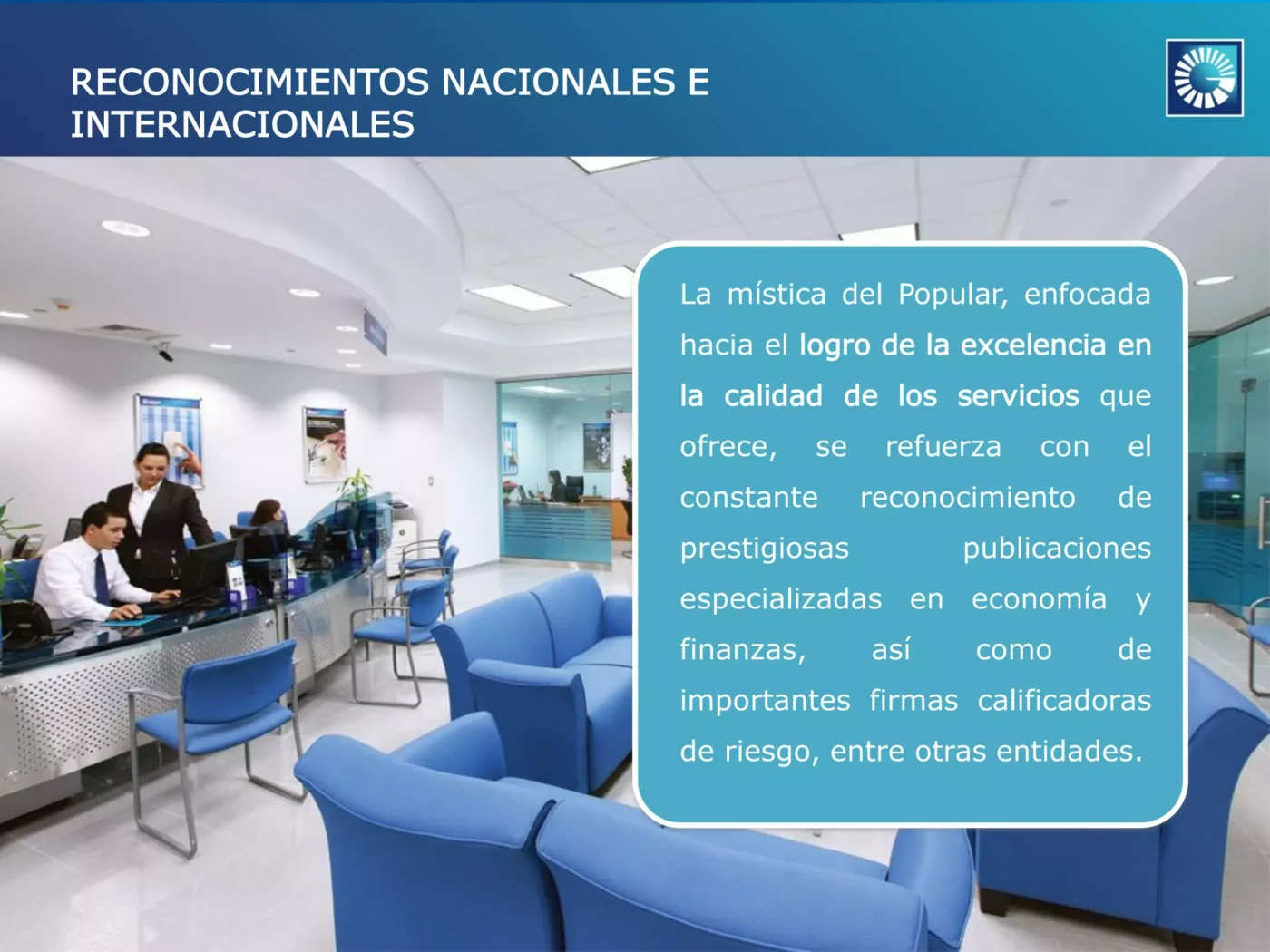 Venue Inmobiliare Summits: Interior de banco con personal atendiendo. Reconocimientos nacionales e internacionales a la calidad de servicios.
