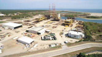 venue/architecture
Vista aérea de la refinería Dos Bocas, un proyecto de infraestructura en México. Inversión en el sector real estate y desarrollo urbano.