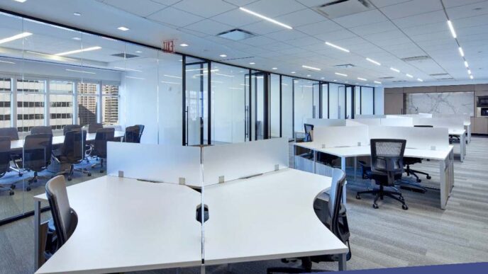 venue/architecture
Oficinas modernas y luminosas, suite 2600C, con diseño funcional y espacios abiertos. Ideal para empresas en Inmobiliare Summits LATAM.