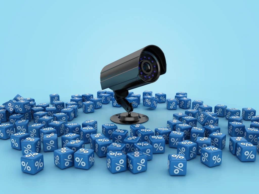 Sponsors/Branding.

Cámara de seguridad y dados con porcentajes. Imagen conceptual para Inmobiliare Summits, evento de real estate en México y LATAM.