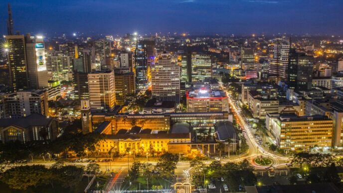 city/destination

Vista nocturna de la ciudad, iluminada. Impulsa el sector Inmobiliario en LATAM. #InmobiliareSummits #realestate #city