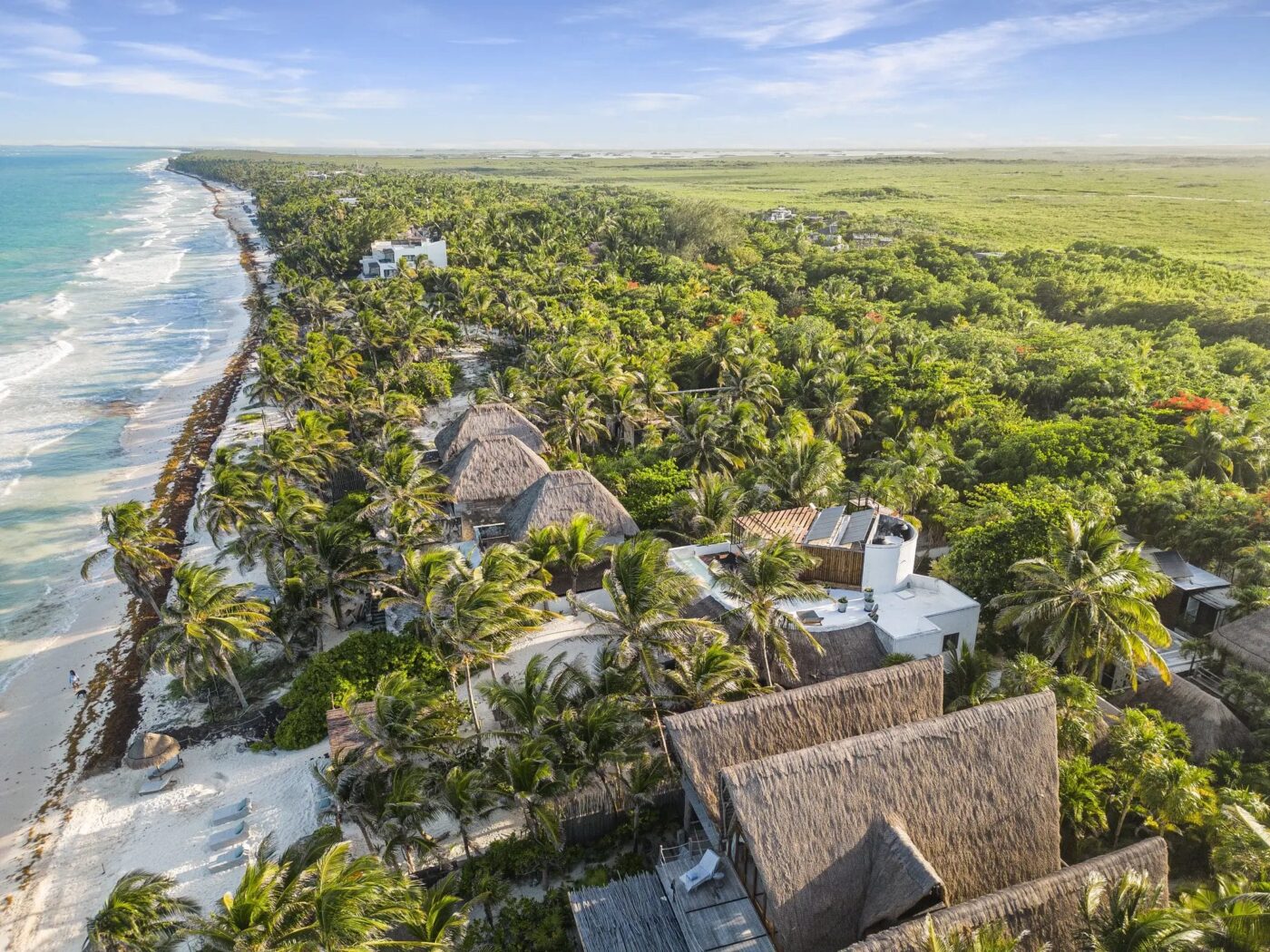 Vista aérea de la Riviera Maya, México, sede de Inmobiliare Summits. El evento real estate LATAM con playas y selva maya.
