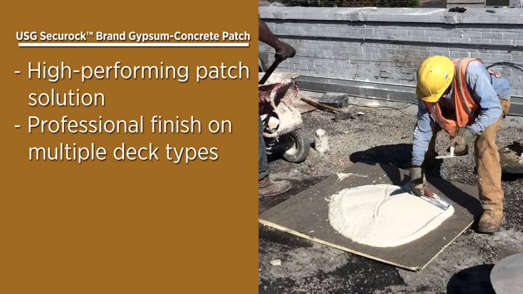 Trabajador aplicando Securock® de USG en construcción. Solución de alto rendimiento para naves industriales sustentables en México.