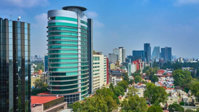 Venue/architecture.

Vista panorámica de la ciudad de México, sede de Inmobiliare Summits, evento líder de real estate en LATAM. Edificios modernos destacan.