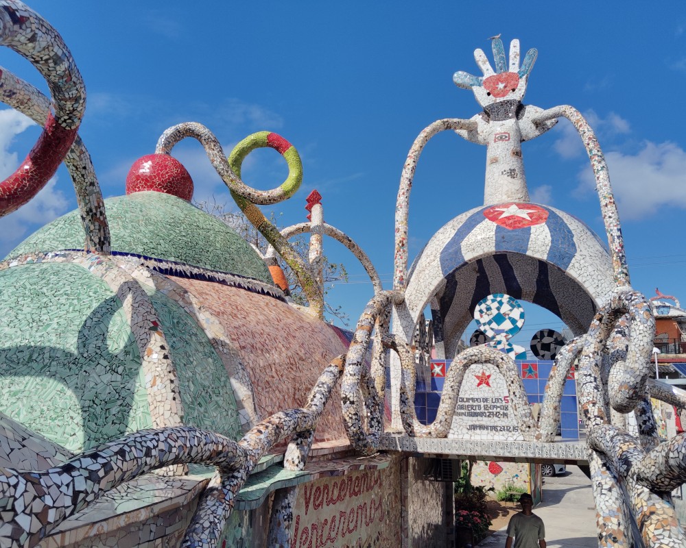 Venue/architecture.

Vista del parque urbano en La Habana, Cuba, que Rusia replicará. Arquitectura única en la ciudad. #InmobiliareSummits #realestate #LATAM