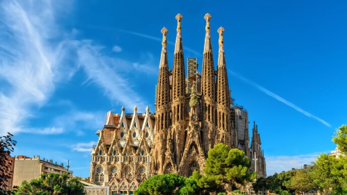 venue/architecture
La Sagrada Familia en Barcelona, España, posible sede de Inmobiliare Summits LATAM. Arquitectura icónica de la ciudad para eventos de real estate.