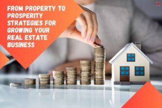 Crecimiento inmobiliario: mano apila monedas junto a una casa modelo. Inversión y prosperidad en el negocio de bienes raíces sostenible.