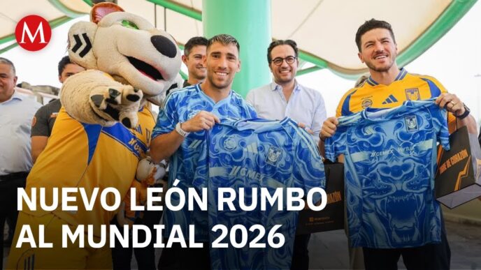 Sponsors/branding.

Samuel García presenta camisetas de Tigres UANL con jugadores. Nuevo León rumbo al Mundial 2026. Inmobiliare Summits México.