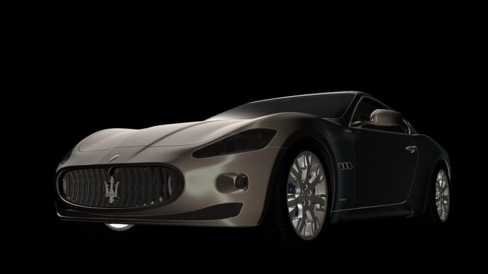 Sponsors/branding.

Detalle de un Maserati, posible patrocinador en Inmobiliare Summits, evento de real estate en México. Diseño elegante y moderno.