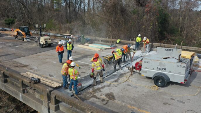 venue/architecture

Trabajadores reparan carretera, invirtiendo en infraestructura en México. SCT supervisa la obra, clave para el desarrollo del real estate en LATAM.