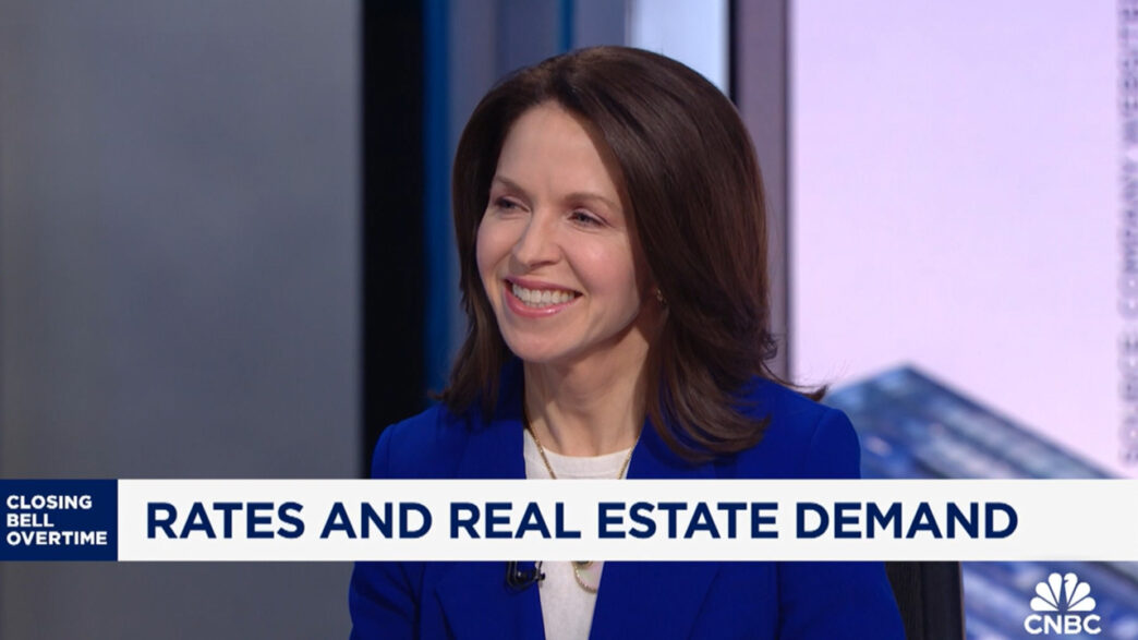 Speakers/headshot
Mujer sonríe durante entrevista sobre demanda de bienes raíces. Experta en conferencia Inmobiliare Summits analiza el mercado LATAM.