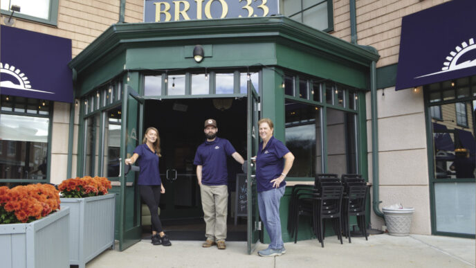 venue/architecture

Fachada de Brio 33, restaurante con personal en la entrada. Arquitectura y diseño del lugar.
