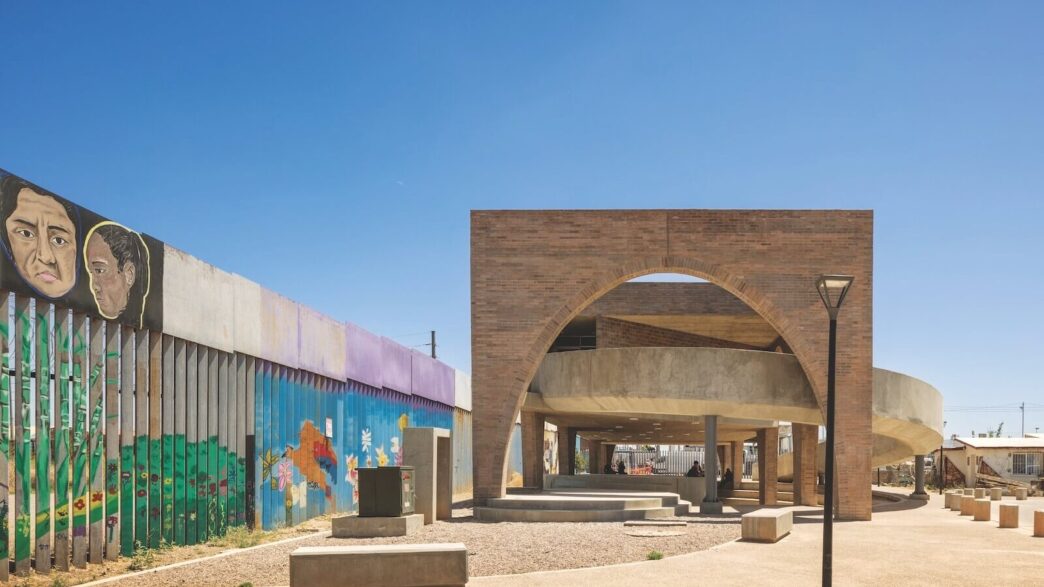 Venue/architecture.

Arquitectura moderna en México, posible sede de Inmobiliare Summits. Diseño innovador en ciudad fronteriza, ideal para eventos de real estate LATAM.