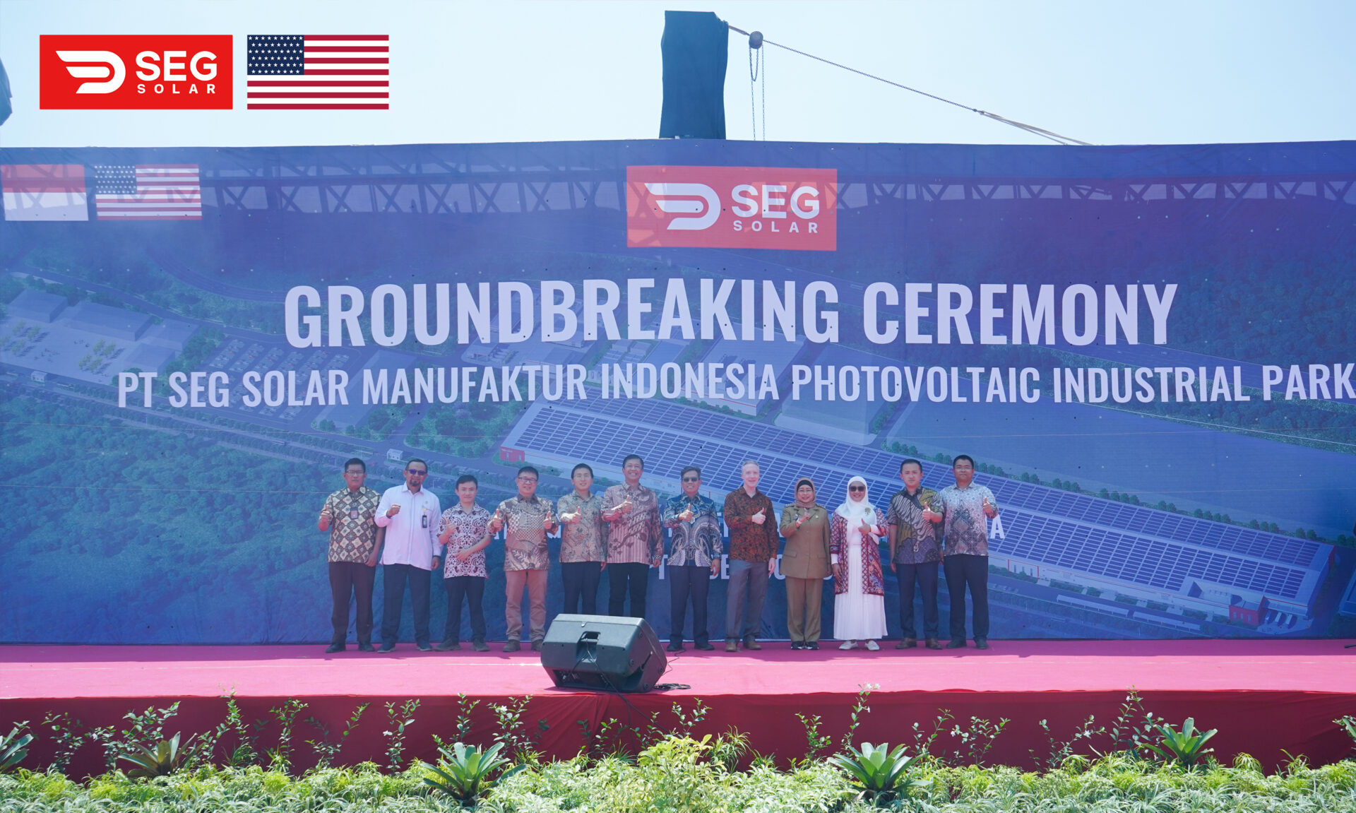Sponsors/Branding

Ceremonia de inauguración de PT SEG Solar Manufactur Indonesia Photovoltaic Industrial Park. Marca SEG Solar.