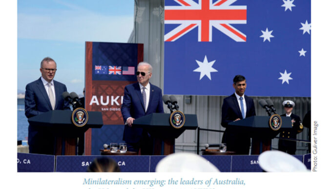 Panel de oradores con Anthony Albanese, Joe Biden y Rishi Sunak en AUKUS, San Diego. Reunión de líderes en 2023. Australia, USA y UK.