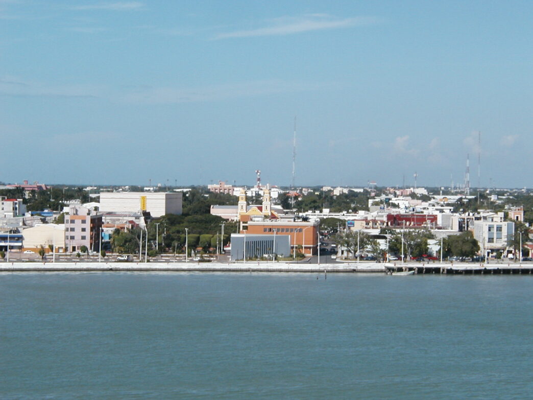 Ciudad de Campeche, México, sede de Inmobiliare Summits LATAM. Vista panorámica de la ciudad costera, mostrando su arquitectura y ubicación.