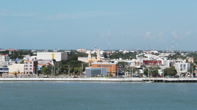 Ciudad de Campeche, México, sede de Inmobiliare Summits LATAM. Vista panorámica de la ciudad costera, mostrando su arquitectura y ubicación.