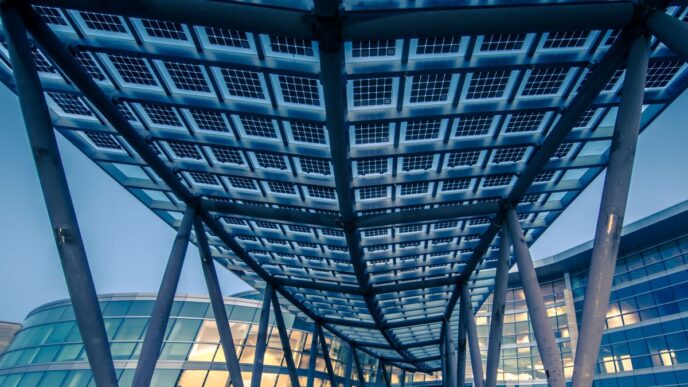 venue/architecture
Arquitectura moderna con paneles solares Solarvolt™ en el Inmobiliare Summits. Diseño sostenible para el sector real estate en México.