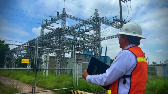 Venue/Architecture.

Ingeniero inspecciona planta de Panduit en Nuevo León, México. Expansión de m2 para Inmobiliare Summits, real estate y conference LATAM.