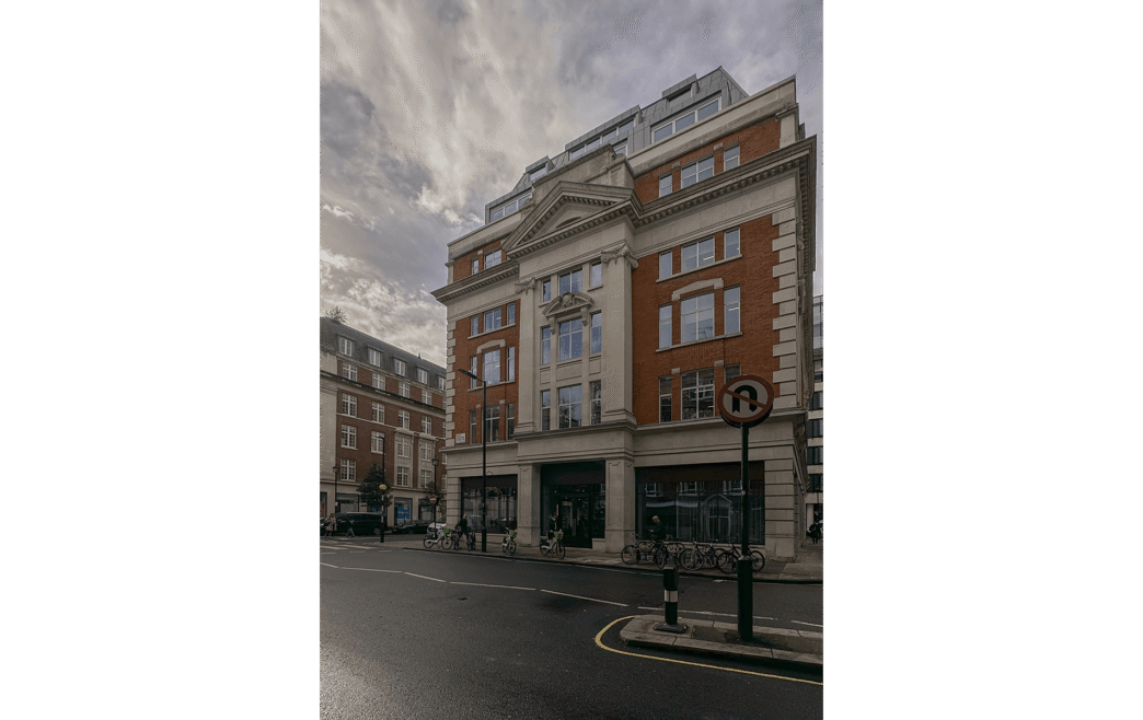 Edificio en Londres, nueva oficina de Sordo Madaleno Arquitectos. Arquitectura urbana en la ciudad, expansión internacional. Inmobiliare Summits.