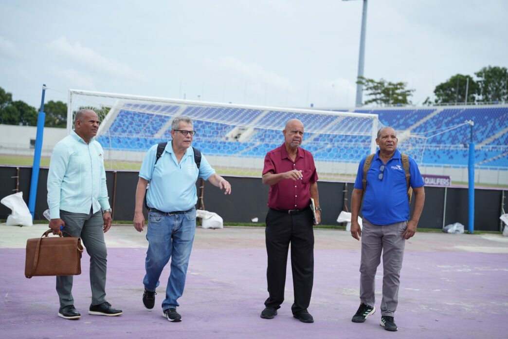 Venue/architecture.

Grupo de asistentes recorre sede de Inmobiliare Summits en México. Conferencia LATAM de real estate en la ciudad.