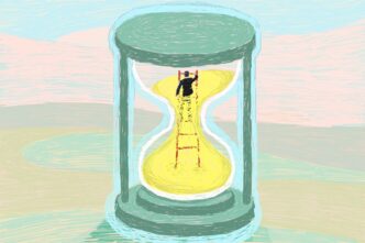 Abstracto: Hombre sube escalera en reloj de arena. Concepto de tiempo en Inmobiliare Summits, evento real estate en México.