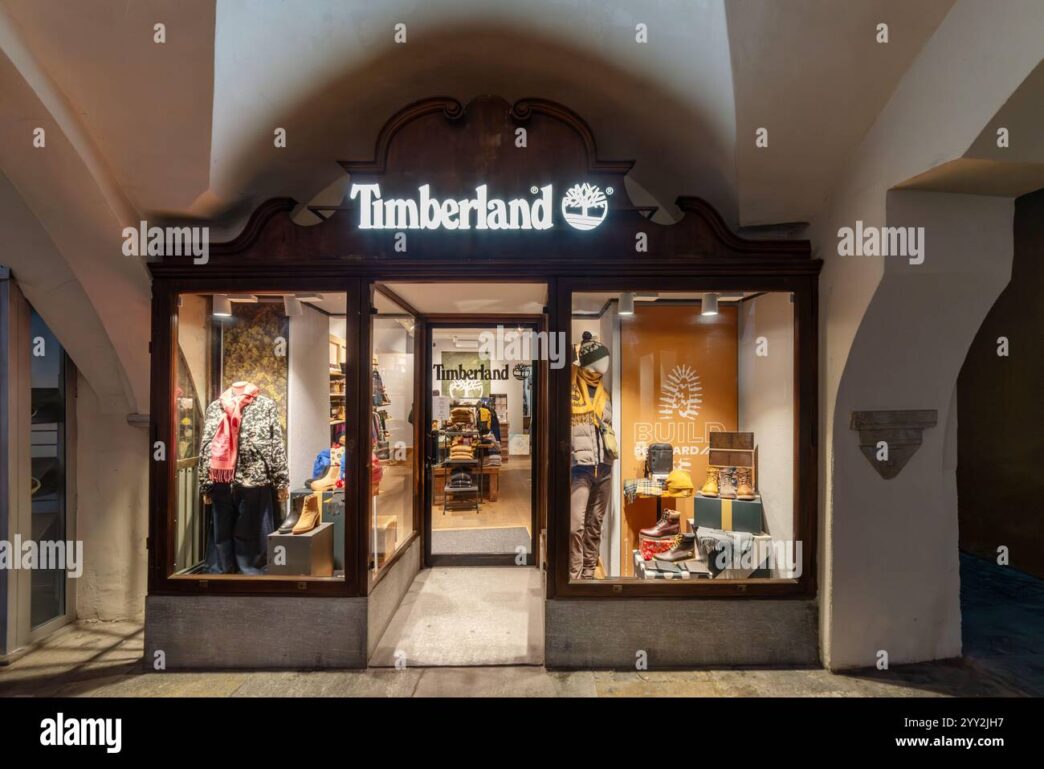 venue/architecture

Timberland México inaugura tienda. Fachada de la nueva tienda Timberland, marca patrocinadora de Inmobiliare Summits. Diseño y moda en la Roma, Mexico.
