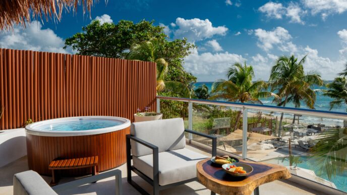 venue/architecture
Balcón con jacuzzi y vista al mar Caribe, un espacio de relajación en Inmobiliare Summits, evento de real estate en la ciudad. México, LATAM.