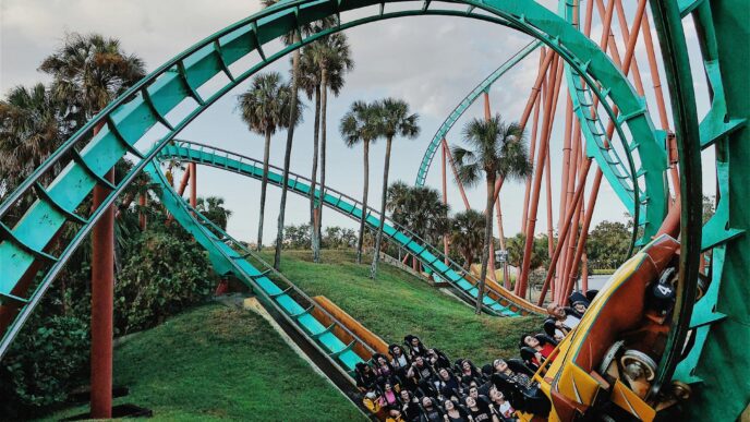 city/destination
Gente disfrutando de la emoción en una montaña rusa en Busch Gardens Tampa Bay. Los parques temáticos son un gran atractivo turístico en la ciudad.