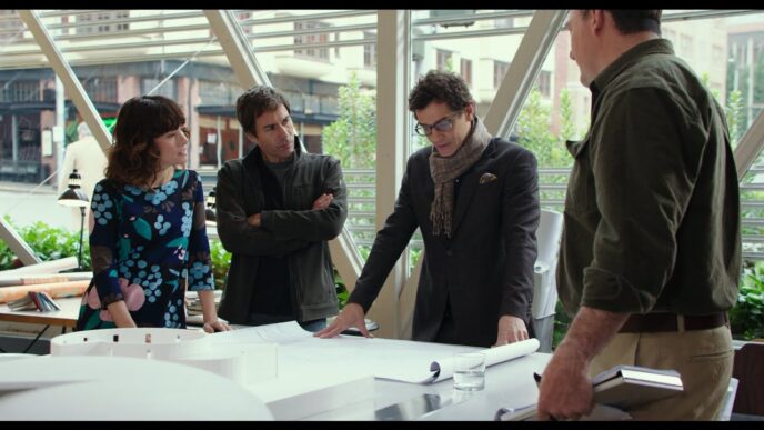 Arquitectos revisando planos en una película. Diseño y colaboración en el sector real estate. Inspiración para Inmobiliare Summits LATAM.