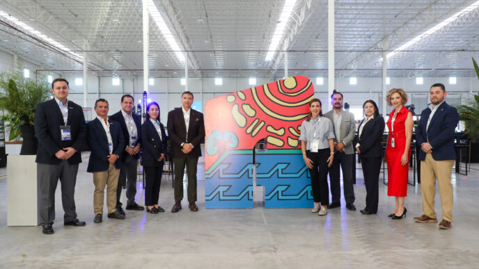 Venue/Architecture

Grupo posa para foto en Inmobiliare Summits, conferencia de real estate en Torreón, México. Evento LATAM en amplio venue.