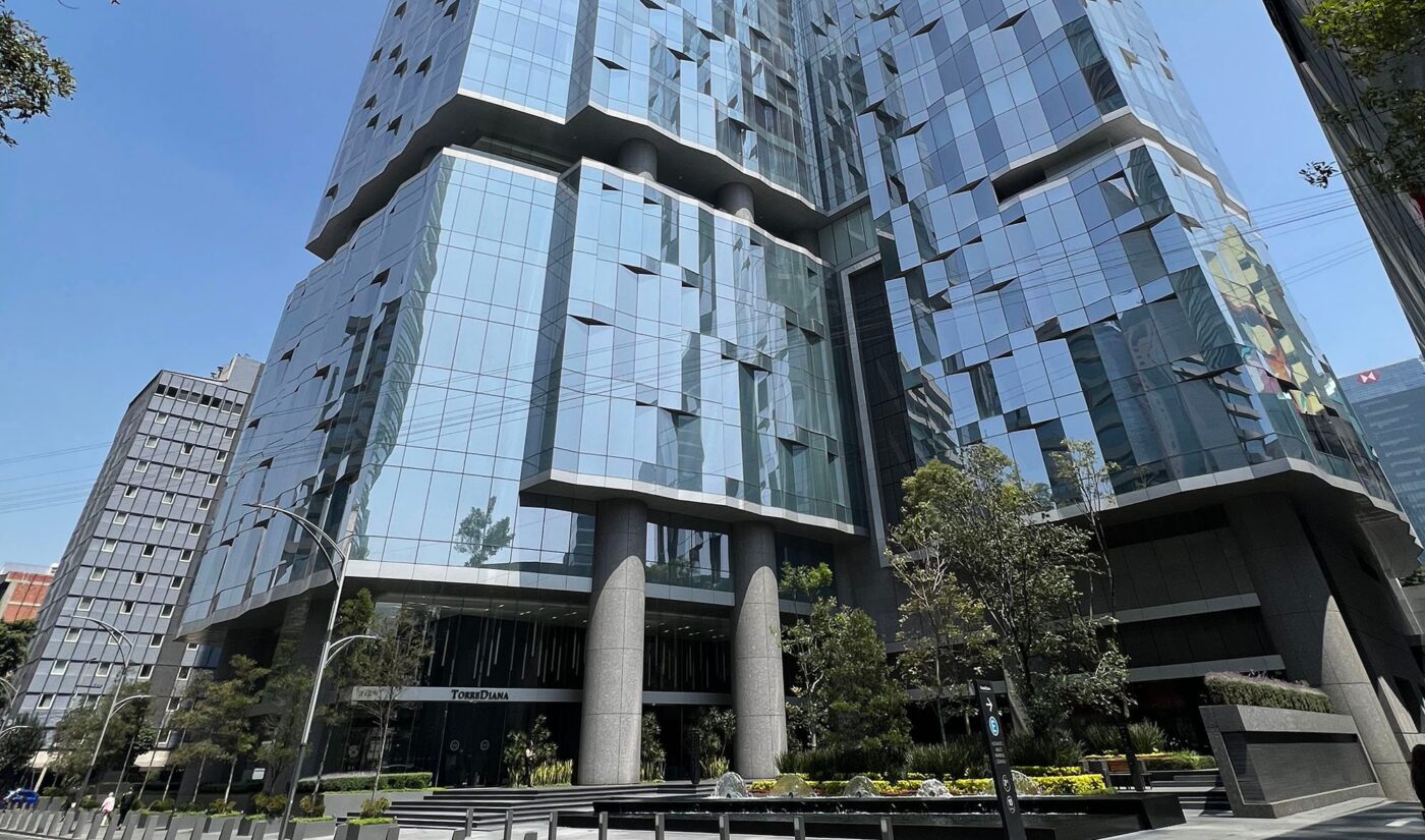 venue/architecture
Torre Diana, sede de Inmobiliare Summits, conferencia de real estate en México. Arquitectura moderna en la ciudad.