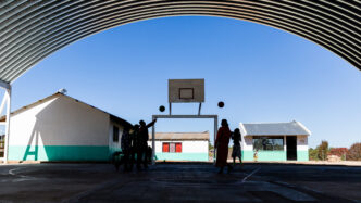 Venue/architecture

Niños juegan baloncesto en escuela de Sinaloa, México. Iniciativa de apoyo a vivienda para trabajadores de la educación. #InmobiliareSummits