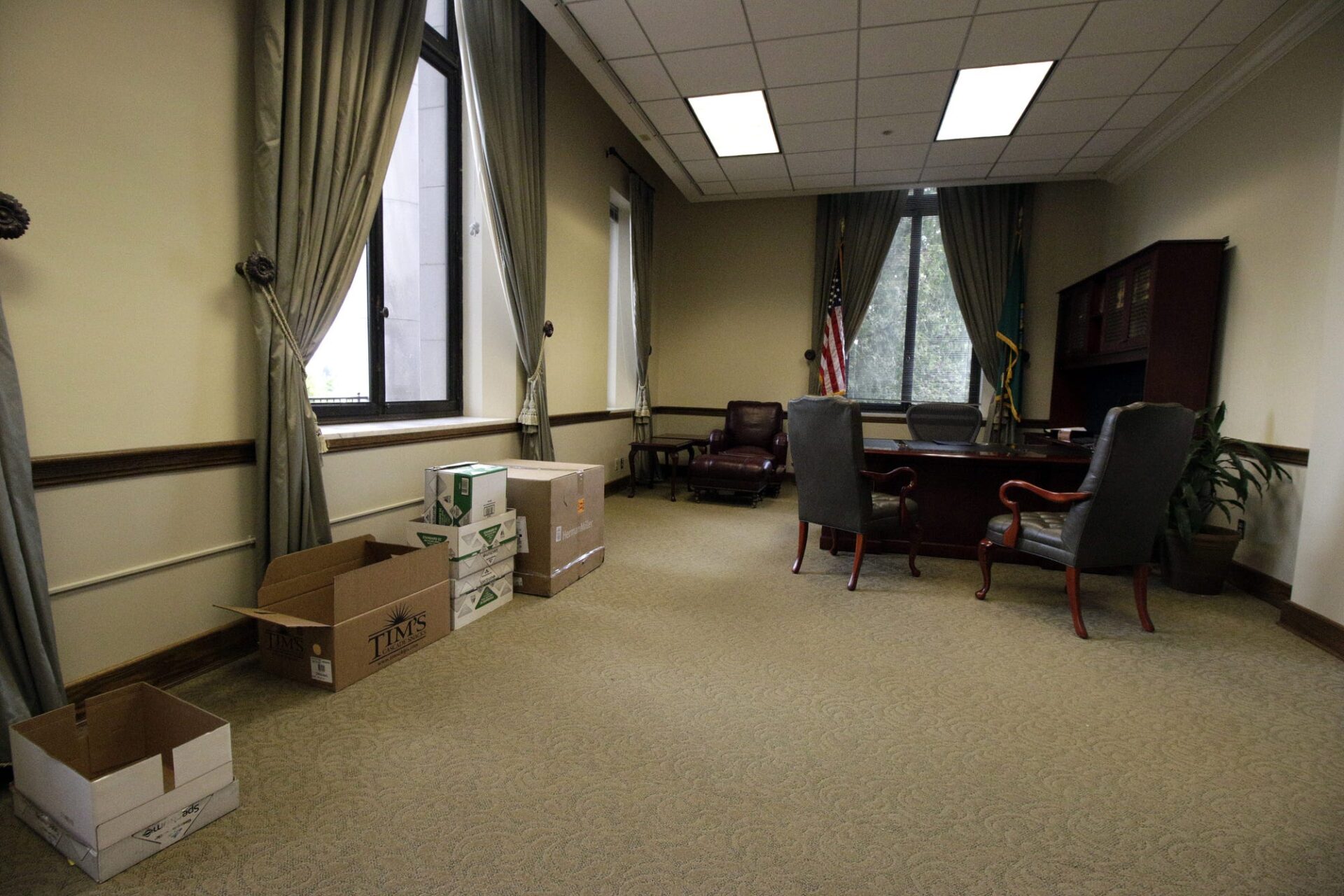 venue/architecture

Interior de oficina con cajas y mobiliario. Espacio para conferencias Inmobiliare Summits. Diseño arquitectónico para eventos real estate en México.