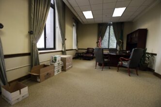 venue/architecture

Interior de oficina con cajas y mobiliario. Espacio para conferencias Inmobiliare Summits. Diseño arquitectónico para eventos real estate en México.