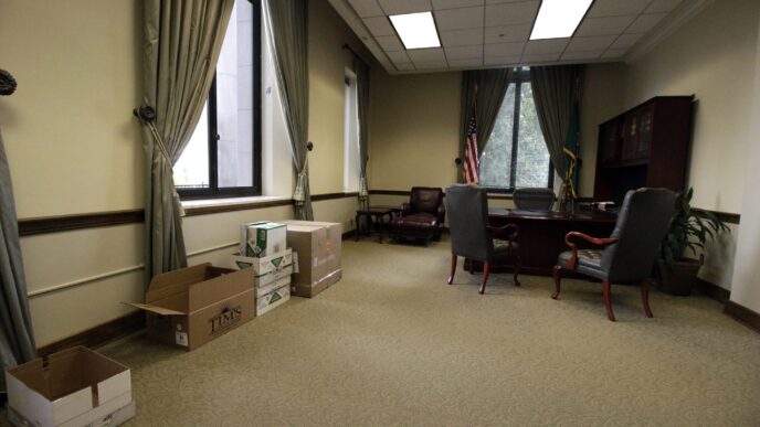 venue/architecture

Interior de oficina con cajas y mobiliario. Espacio para conferencias Inmobiliare Summits. Diseño arquitectónico para eventos real estate en México.