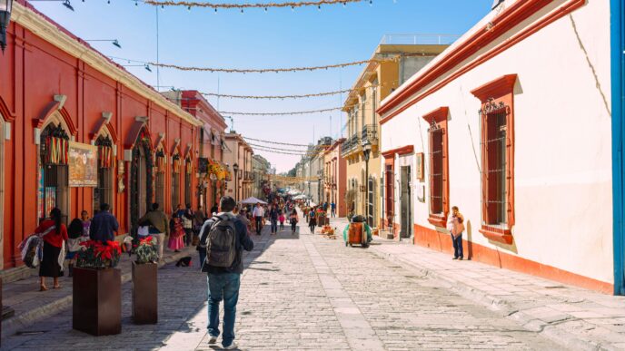 city/destination
Calle turística en México, destino popular para eventos Inmobiliare Summits. Arquitectura colonial y ambiente vibrante en esta ciudad.