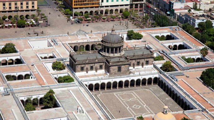 venue/architecture
Vista aérea del Hospicio Cabañas, sede de Inmobiliare Summits. Arquitectura histórica en Guadalajara, México. Conferencia de real estate LATAM.