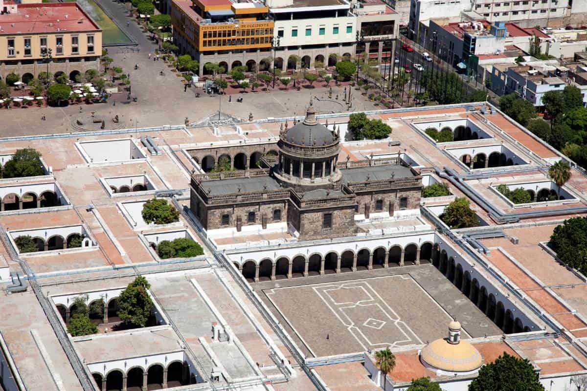 venue/architecture
Vista aérea del Hospicio Cabañas, sede de Inmobiliare Summits. Arquitectura histórica en Guadalajara, México. Conferencia de real estate LATAM.