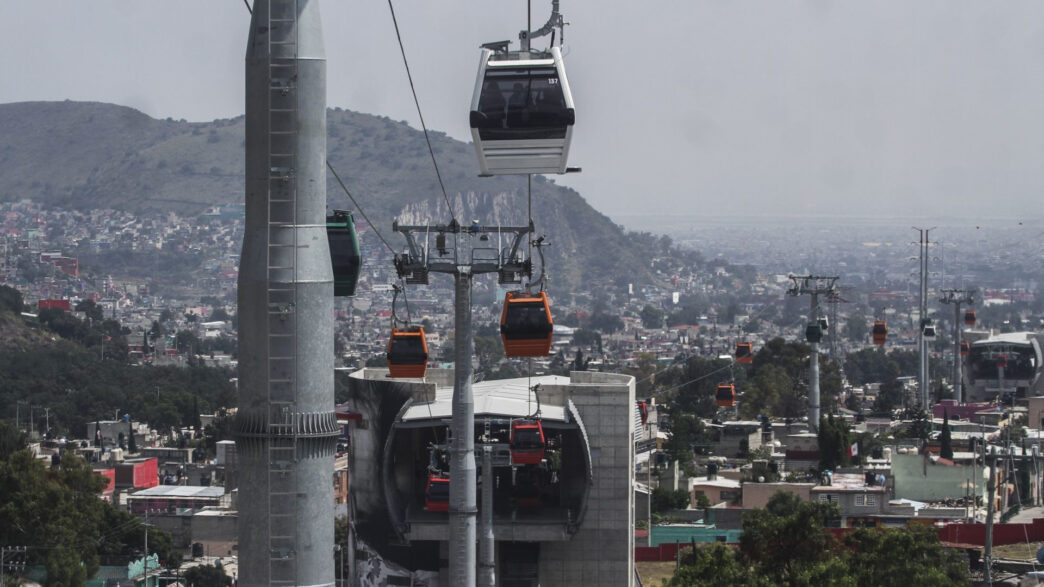 City/Destination
Teleférico moderno en la Ciudad de México. Innovación urbana y transporte público. Impulso al desarrollo inmobiliario y la conectividad en LATAM.