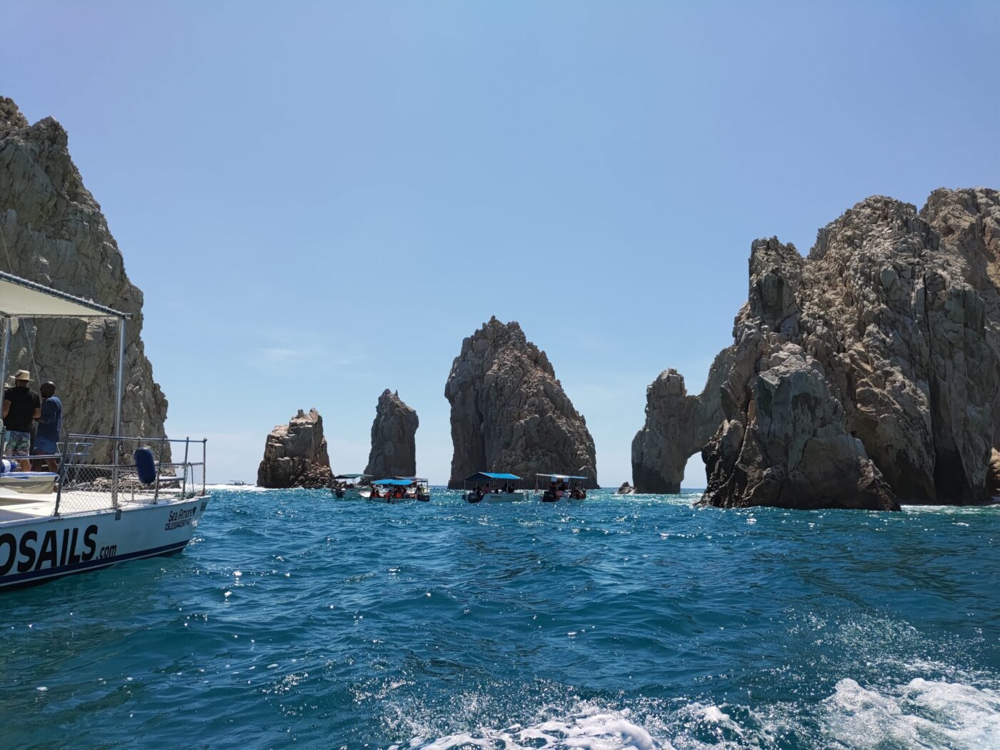 city/destination
Paisaje marino en Inmobiliare Summits México. Rocas emblemáticas y barcos en el mar, reflejando el destino sede de la conferencia real estate.