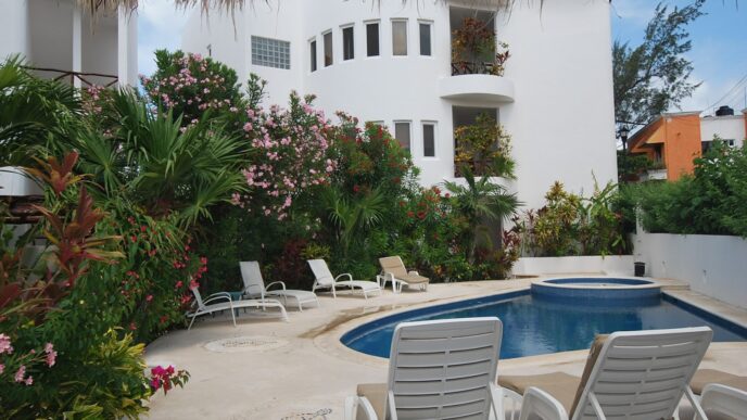 venue/architecture
Arquitectura moderna con piscina en un hotel de lujo. Diseño minimalista y vegetación exuberante. Ideal para conferencias Inmobiliare Summits México.